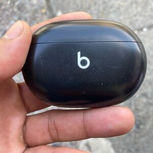 (Practically mint condition) Beats wireless noice cancellation earbuds